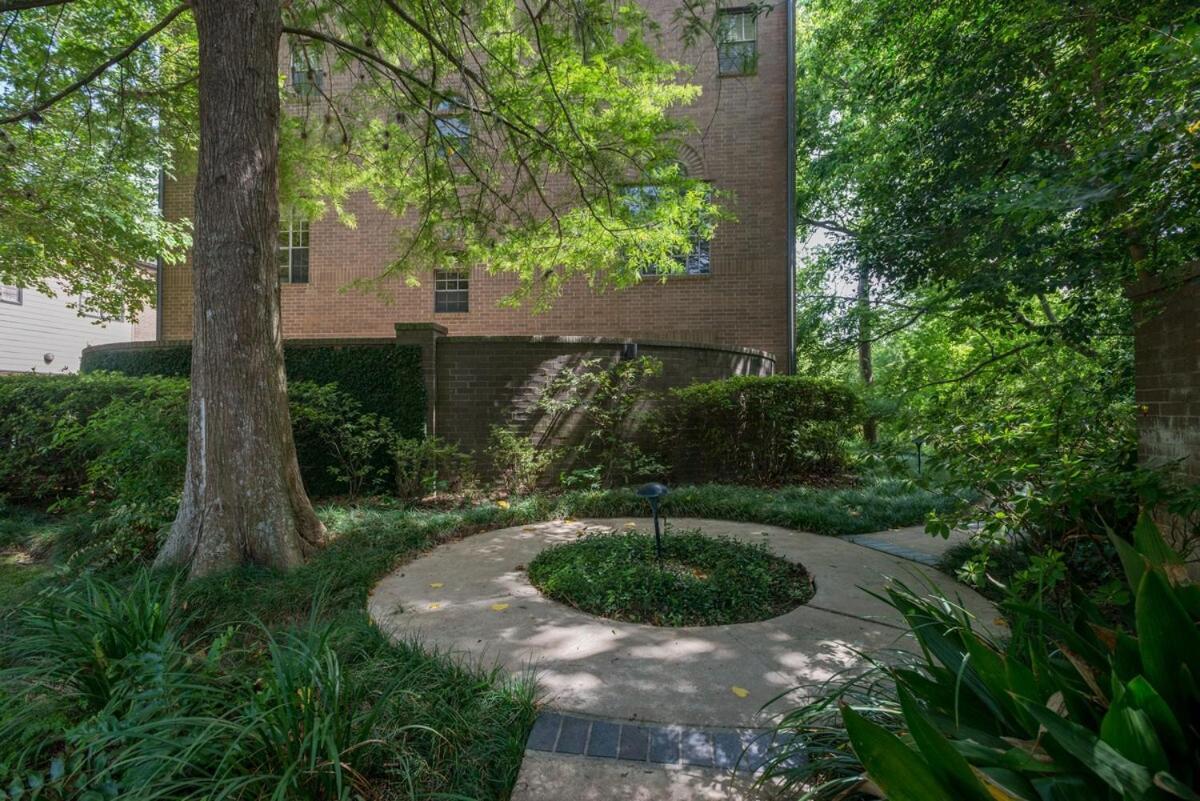 Unique Townhome Next To Memorial Park With Two Car Garage Houston Exterior photo