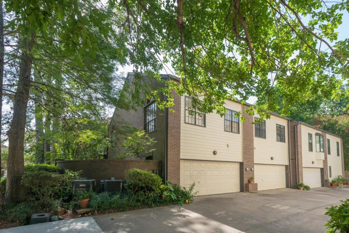 Unique Townhome Next To Memorial Park With Two Car Garage Houston Exterior photo