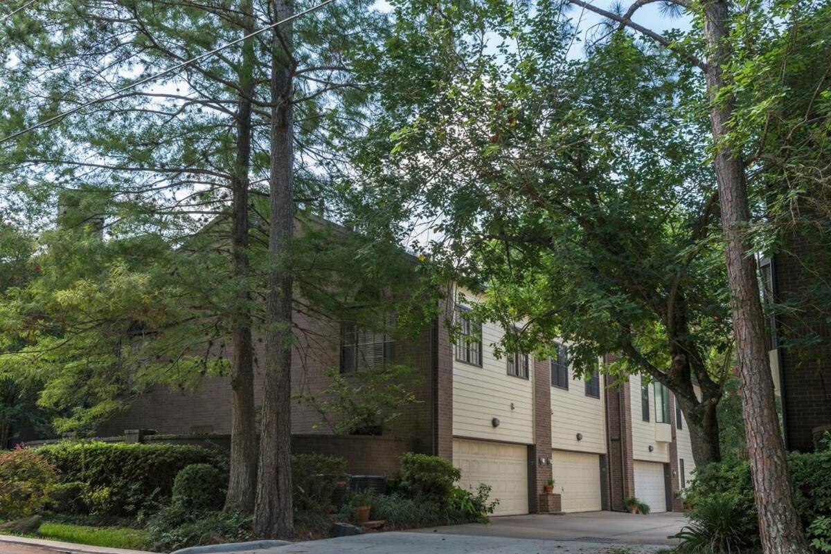 Unique Townhome Next To Memorial Park With Two Car Garage Houston Exterior photo