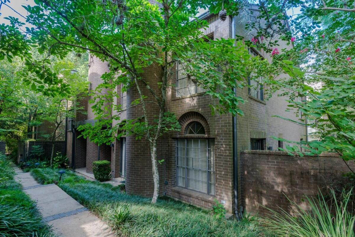 Unique Townhome Next To Memorial Park With Two Car Garage Houston Exterior photo